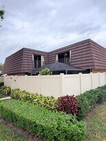 6927 69th Way in West Palm Beach, FL - Building Photo