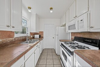 3007 Steck Ave in Austin, TX - Foto de edificio - Building Photo