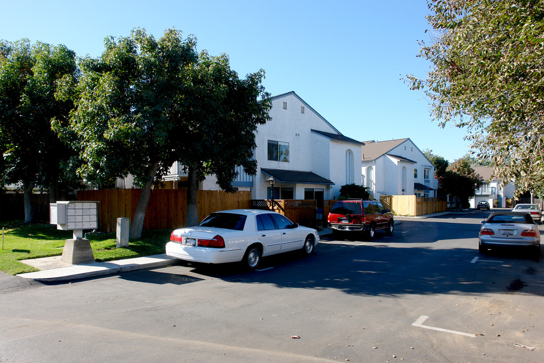 252 Juniper Ave in Carlsbad, CA - Building Photo