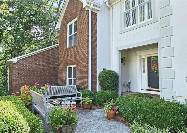 5652 River Oaks Pl NW in Atlanta, GA - Building Photo - Building Photo