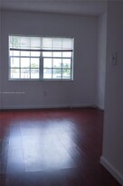 2001 NW 96th Ter, Unit 10J in Pembroke Pines, FL - Building Photo