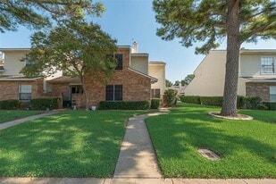 708 Woodbend Dr in Lewisville, TX - Building Photo