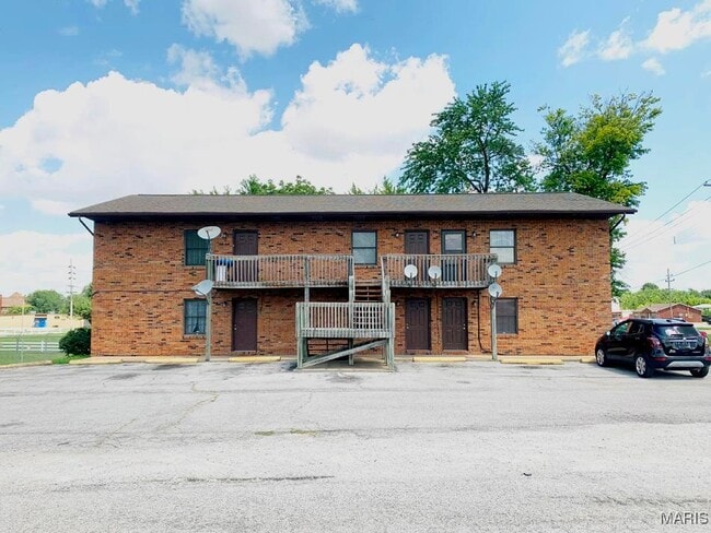 property at 101 W 5th St