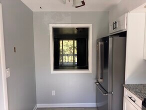37 Brockton Ct in Beacon Falls, CT - Building Photo - Building Photo
