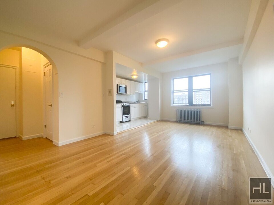 AMSTERDAM AVENUE in New York, NY - Building Photo