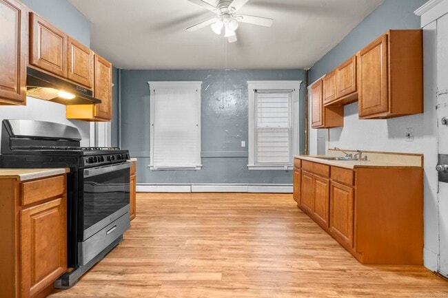 379 Winthrop Ave in New Haven, CT - Building Photo - Building Photo