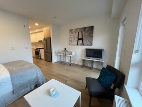 2450 Garden Dr in Vancouver, BC - Building Photo - Building Photo