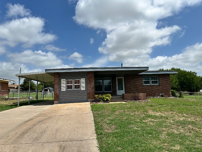 4307 NW Ridgecrest Dr in Lawton, OK - Building Photo - Building Photo