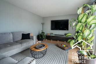 2310 N Harlem Ave in Elmwood Park, IL - Foto de edificio - Building Photo