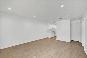 1117 Linden Ave, Unit 21 in Glendale, CA - Building Photo - Building Photo