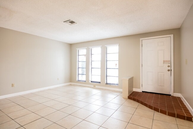 1314 SE 16th St in Cape Coral, FL - Foto de edificio - Building Photo