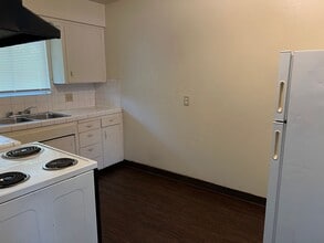 489 S Backer Ave in Fresno, CA - Building Photo - Building Photo