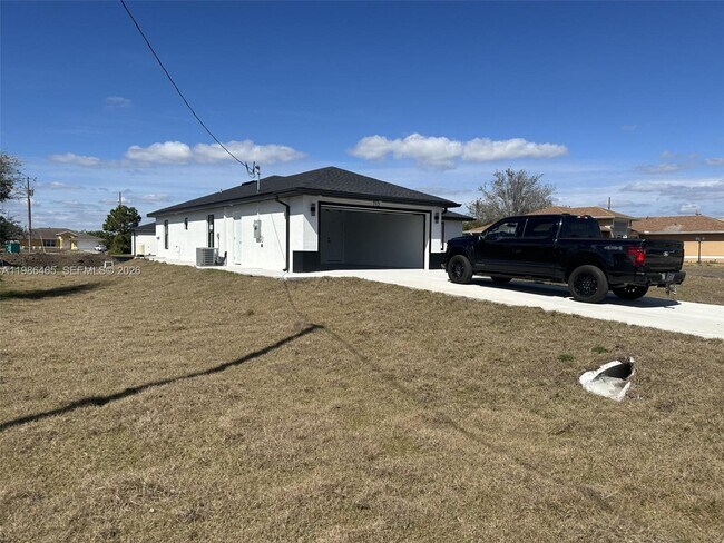 712 Euston Ave S in Lehigh Acres, FL - Building Photo - Building Photo