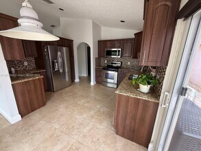 15448 SW 143rd Terrace in Miami, FL - Foto de edificio - Building Photo