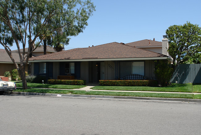 7651 Volga Dr in Huntington Beach, CA - Building Photo - Building Photo