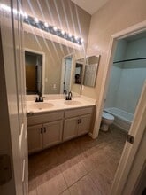 1623 Bermuda Ln in Manteca, CA - Foto de edificio - Building Photo