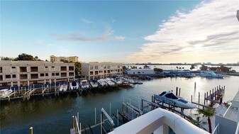 920 N Osceola Ave, Unit 405 in Clearwater, FL - Building Photo