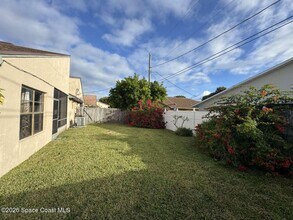 897 S Patrick Dr in Satellite Beach, FL - Building Photo - Building Photo