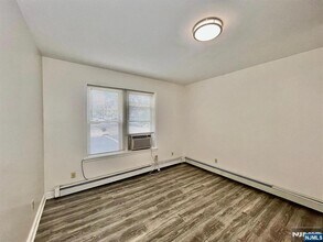 382-386-386 Highland Ave in Kearny, NJ - Building Photo - Building Photo