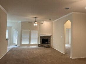 437 Merry Ml Rd in Wilmer, TX - Building Photo - Building Photo