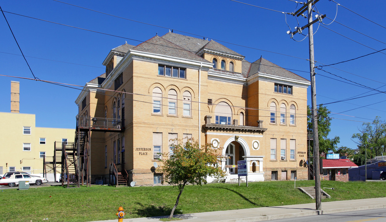 Jefferson Place in Washington, PA - Building Photo