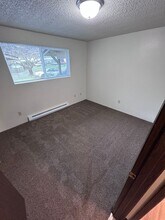 401 Ranch Rd, Unit A1 in Reedsport, OR - Building Photo - Building Photo