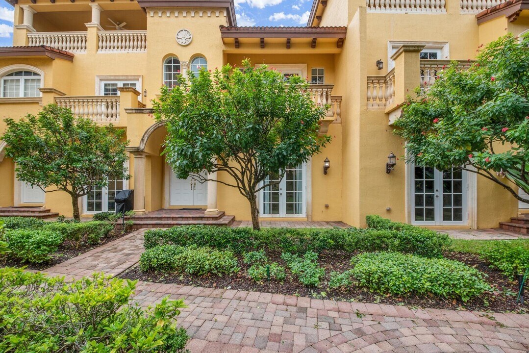 425 NE 69th Cir in Boca Raton, FL - Foto de edificio