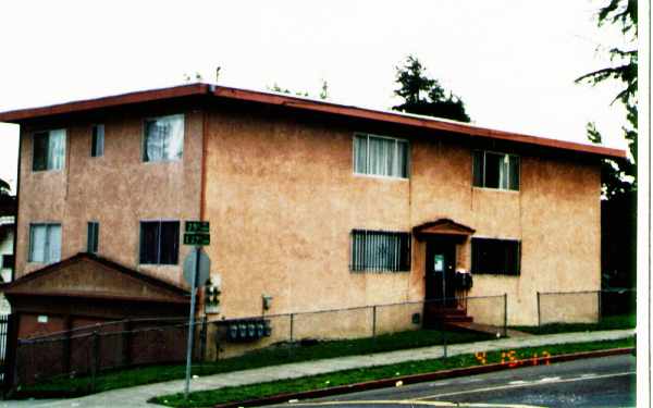 2670 25th Ave in Oakland, CA - Foto de edificio - Building Photo