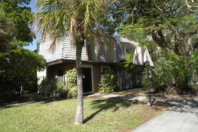 Sunset Manor Apartments in South Miami, FL - Building Photo - Building Photo