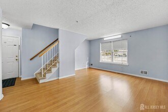 108 Prestwick Way in Edison, NJ - Building Photo - Building Photo