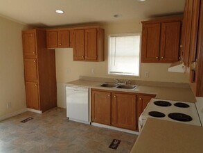 10027 Berrybriar Ln in Tomball, TX - Building Photo - Building Photo