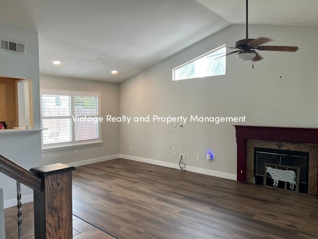 387 Teresa Pl in Manteca, CA - Building Photo - Building Photo