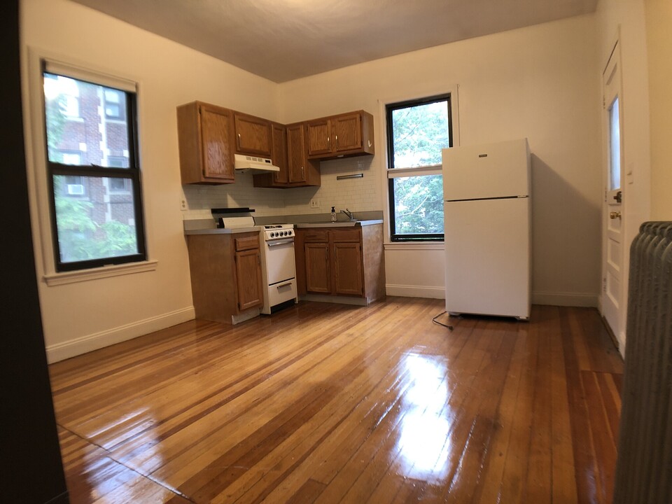 163 Strathmore Rd, Unit 4 in Boston, MA - Building Photo