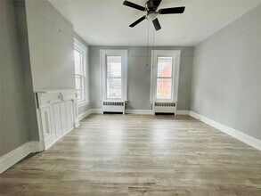 19 S Bridge St, Unit 1 in Poughkeepsie, NY - Foto de edificio - Building Photo