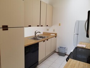 8328 Regents Rd in San Diego, CA - Building Photo - Building Photo