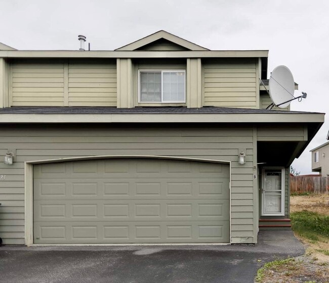 6475 Whispering Loop, Unit B in Anchorage, AK - Foto de edificio - Building Photo