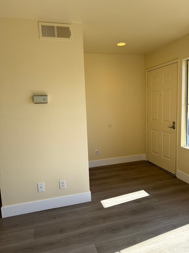 6374 Gage Ave, Unit 324 in Bell Gardens, CA - Building Photo - Building Photo