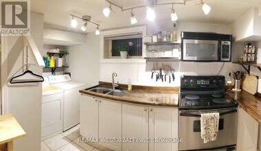 606 Conacher Dr in Toronto, ON - Building Photo - Building Photo