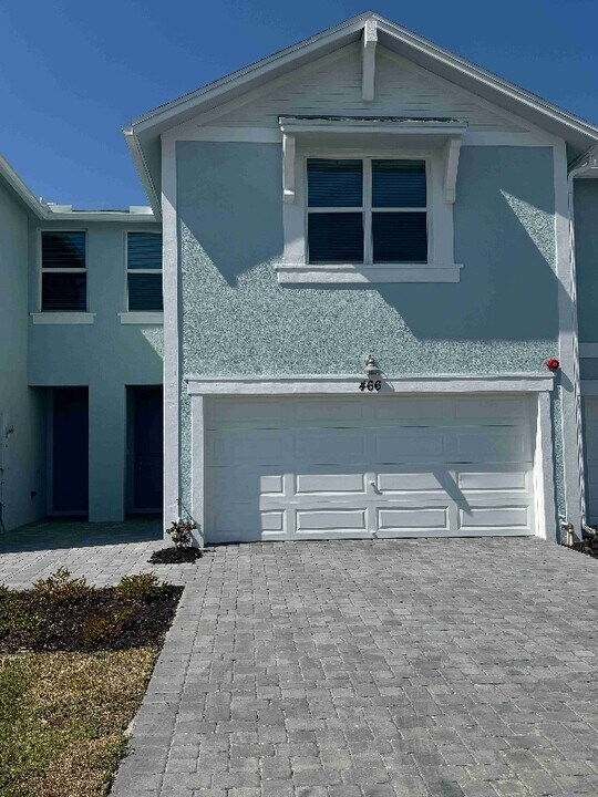 466 Salisbury Cir in Fort Pierce, FL - Building Photo