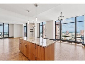 201 S 11th St in Minneapolis, MN - Building Photo