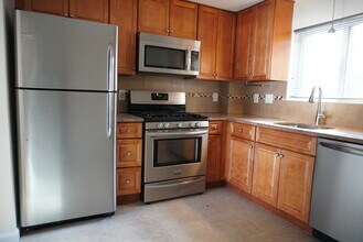 33 Oxford Cir in Belmont, MA - Building Photo - Building Photo