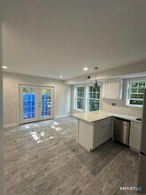 1083 Whalley Ave in New Haven, CT - Building Photo - Building Photo