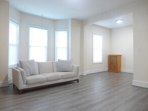 92 Hyde Park Ave, Unit 2 in Boston, MA - Building Photo - Building Photo