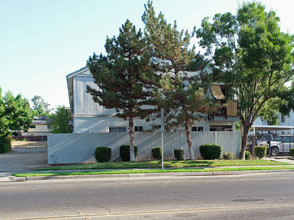 Bridlewood Apartments in Fresno, CA - Building Photo - Building Photo