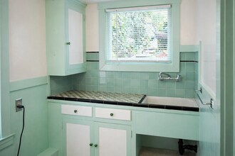 72 Girard Ave in Sausalito, CA - Foto de edificio - Building Photo