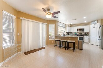 8612 Sierra Cima Ln in Las Vegas, NV - Building Photo - Building Photo