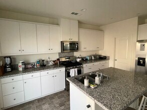 27474 Basalt Way in Moreno Valley, CA - Foto de edificio - Building Photo