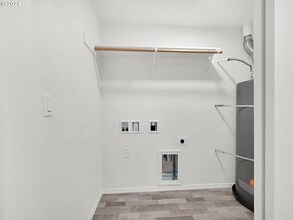 1152 S 43rd Pl in Springfield, OR - Building Photo - Building Photo