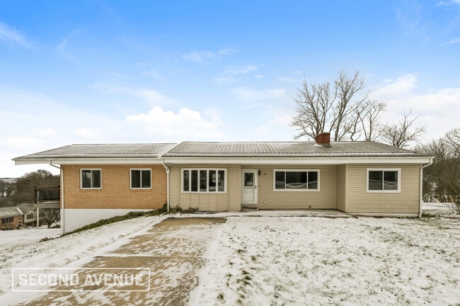 property at 185 Woodridge Dr