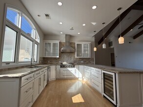 3522 Crown Point Dr in San Diego, CA - Building Photo - Building Photo